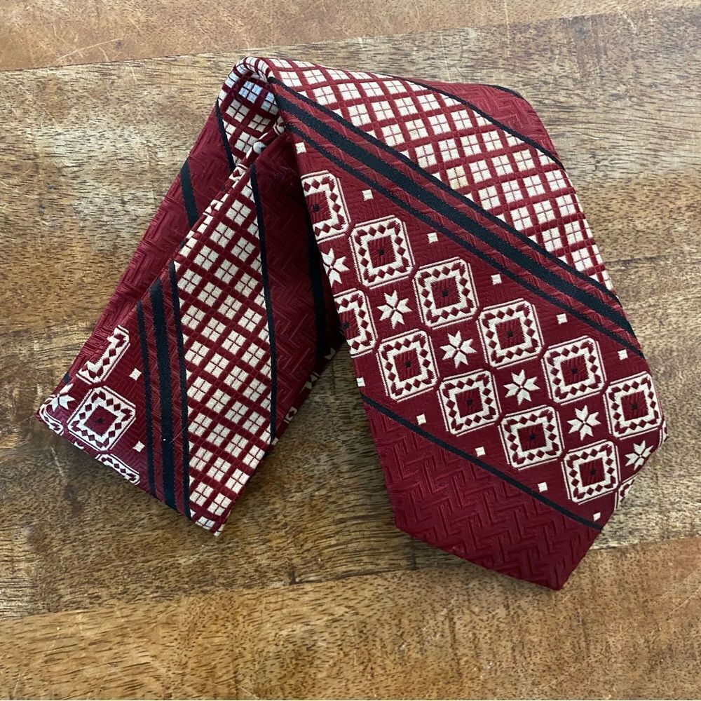 Vintage 1980’s Johnny Carson Polyester neck tie